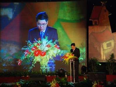 Phó Bí thư thường trực, Trưởng Ban chỉ đạo xây dựng Nông thôn mới TP Hà Nội Nguyễn Công Soái tuyên bố phát động “Toàn dân chung sức xây dựng Nông thôn mới”.